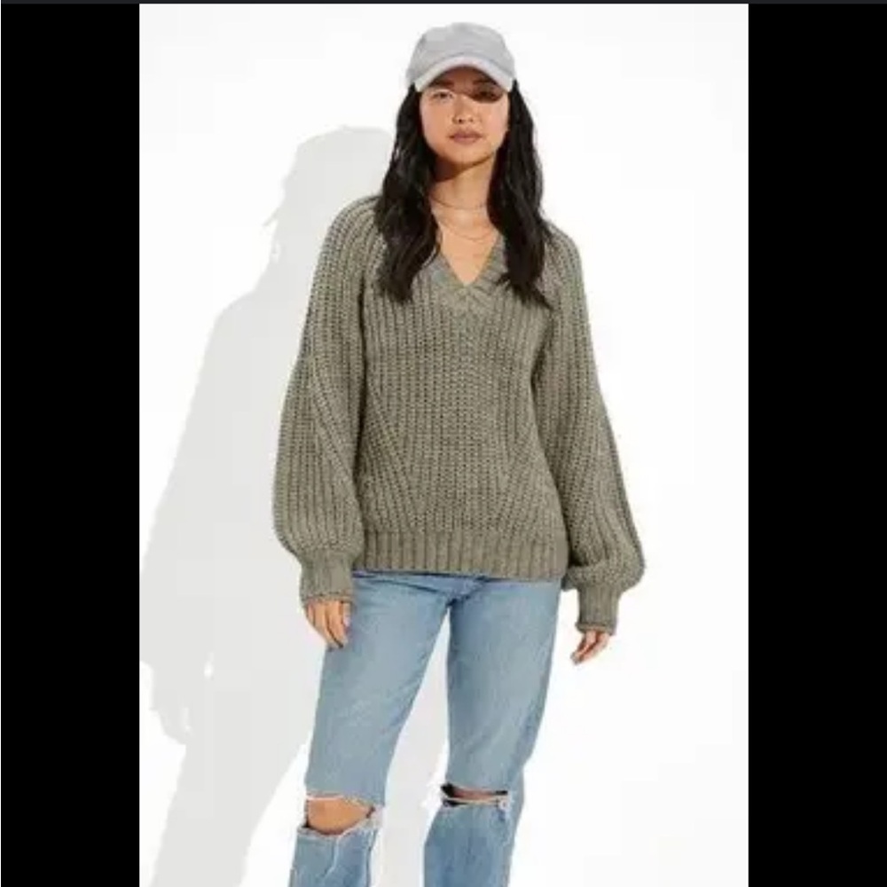American Eagle Chunky Knit Oversized V-Neck Sweater with Voluminous Sleeves